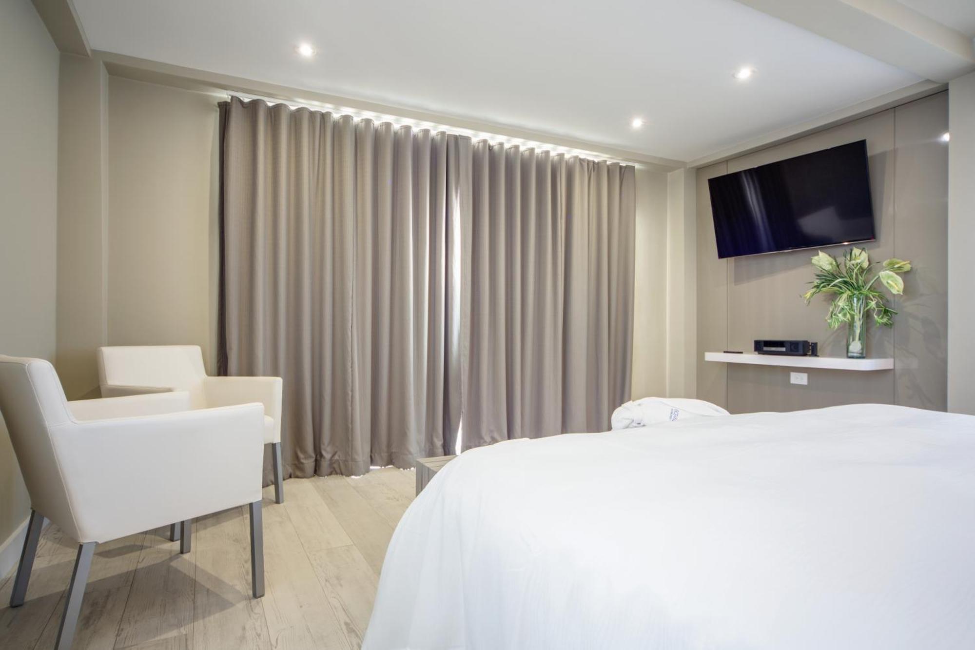 Ocean Z Boutique Hotel Palm Beach ภายนอก รูปภาพ
